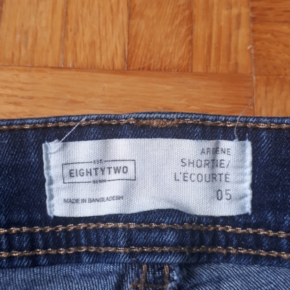 Shorts - Picture 3 of 3